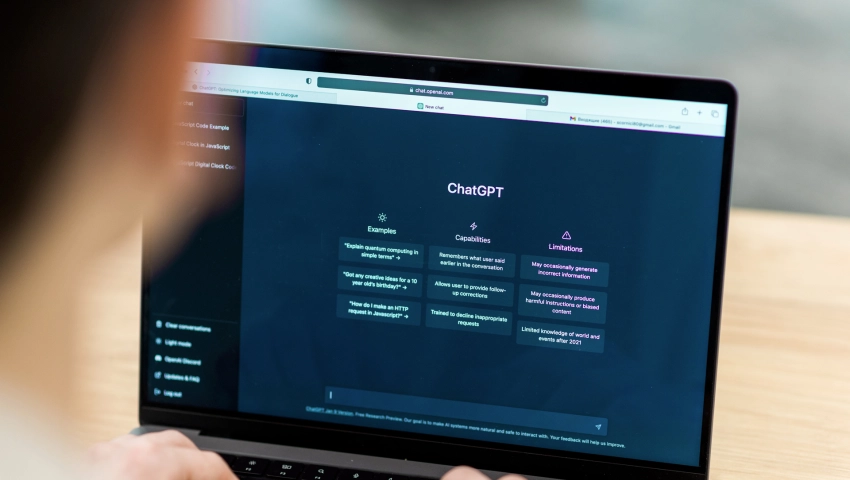 Dans ce nouveau paradigme du SEO, la réussite repose sur la capacité à créer une synergie entre l’IA et l'expertise humaine. Une adoption de l’IA comme assistant !