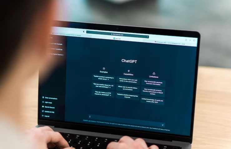 L'IA est désormais au cœur des algorithmes des moteurs de recherche (Google) avec une analyse sémantique plus avancée et des contenus plus optimisés pour le SEO.