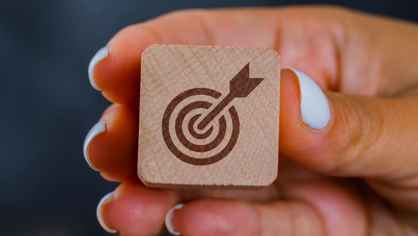 Comprendre les raisons de l'hésitation, segmenter efficacement votre audience et personnaliser vos messages publicitaires, pour augmenter le taux de conversion.