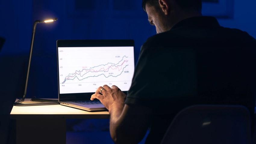 Le growth hacking et la publicité sont des stratégies complémentaires. Lorsqu'elles sont utilisées ensemble, elles peuvent maximiser l'impact d'une campagne marketing.