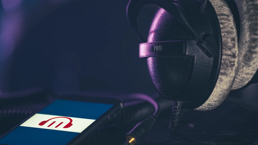 Découvrez le marketing vocal : assistants, SEO vocal, stratégies. Guide complet pour optimiser votre présence avec la voix.