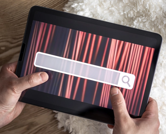 Corrigez les erreurs techniques, optimisez le contenu, structurez les liens et améliorez l’UX pour renforcer votre visibilité et positionnement de votre site.