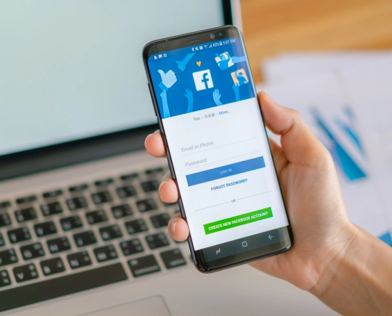 Découvrez les bonnes pratiques pour éviter le bannissement de votre compte Facebook Ads et assurer la pérennité de vos campagnes publicitaires.